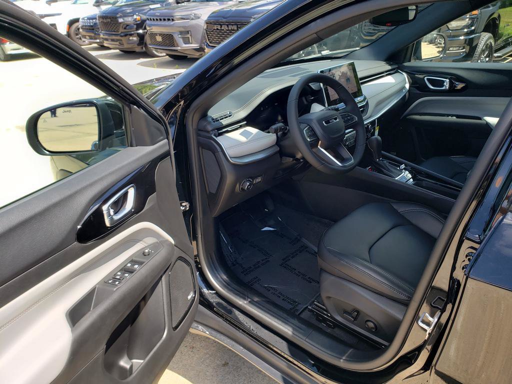 New 2026 Jeep Compass Limited w/ Sun, Sound & Navigation Group AWD/4WD image 6