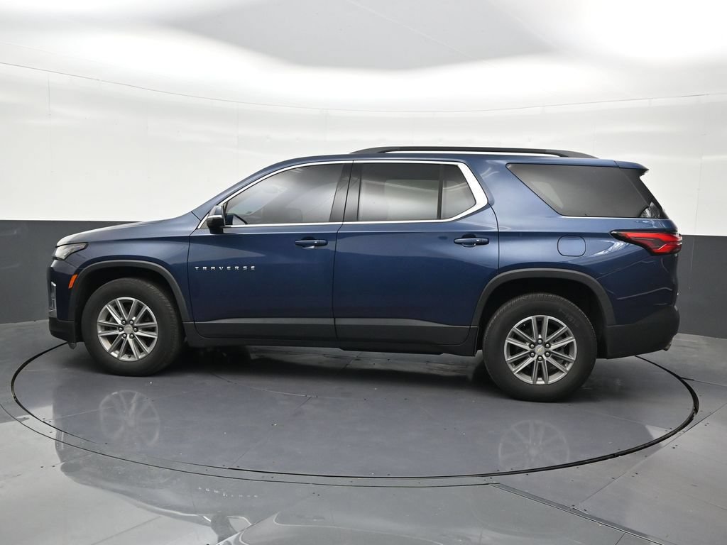 Used 2023 Chevrolet Traverse LT FWD image 2