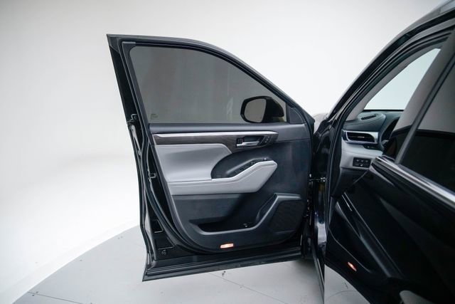 Used 2023 Toyota Highlander Platinum image 19