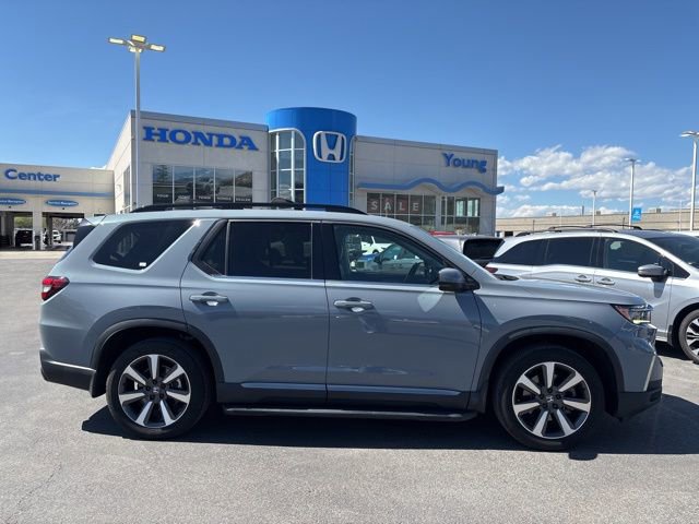 Used 2023 Honda Pilot Touring image 2