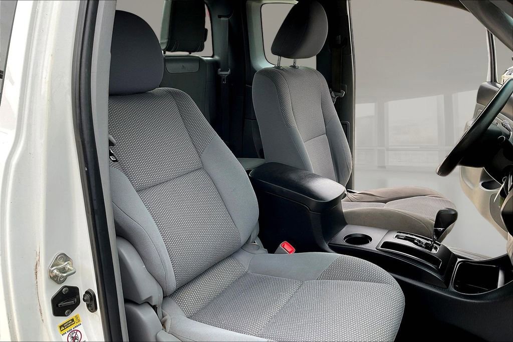 Used 2015 Toyota Tacoma 2WD Access Cab image 29