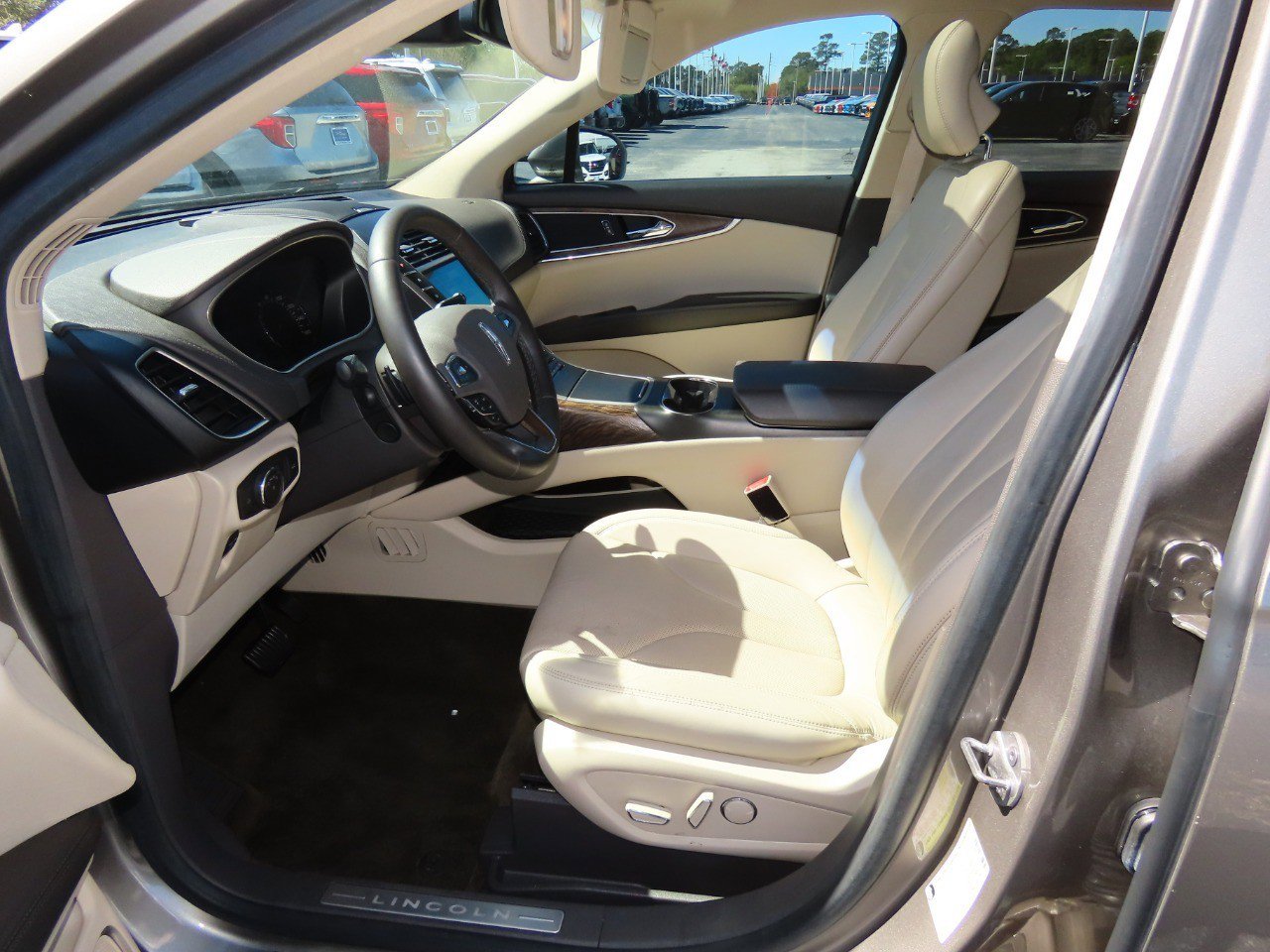 Used 2016 Lincoln MKX Reserve w/ Climate Package image 26