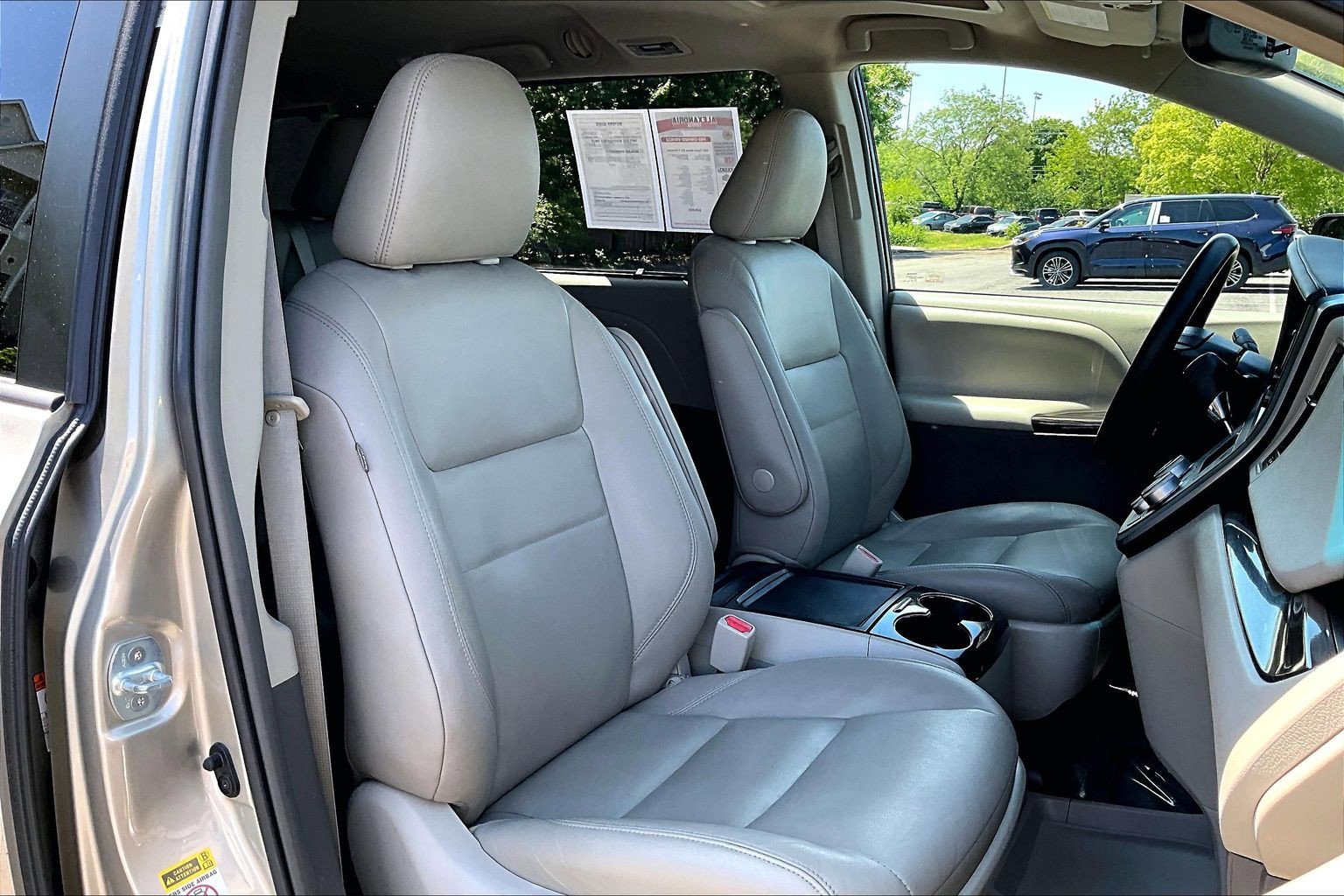 Used 2017 Toyota Sienna XLE FWD image 7