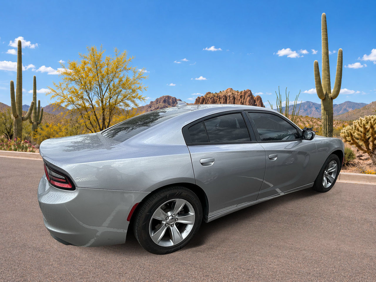 Used 2017 Dodge Charger SXT RWD image 5