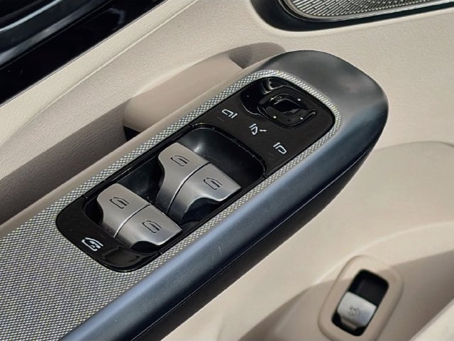 Certified 2026 Mercedes-Benz GLC 300 4MATIC image 13
