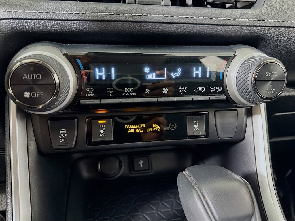 Used 2022 Toyota RAV4 XLE w/ Convenience Package image 18