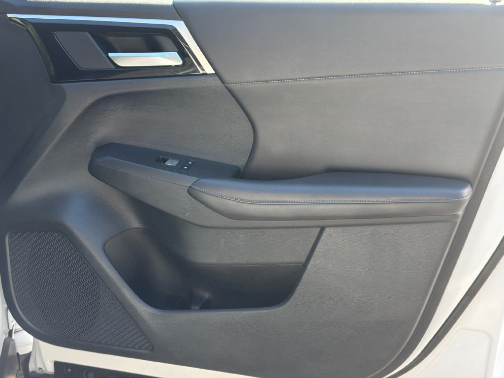 Used 2024 Mitsubishi Outlander SE FWD image 16