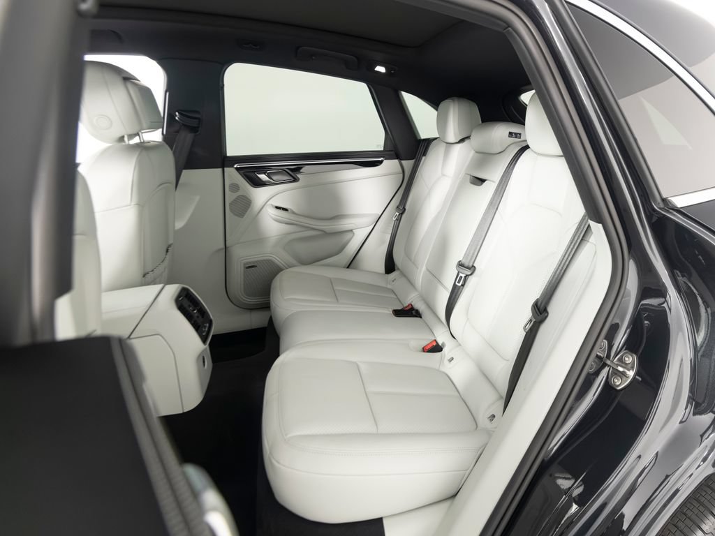 Certified 2026 Porsche Macan S AWD/4WD image 40