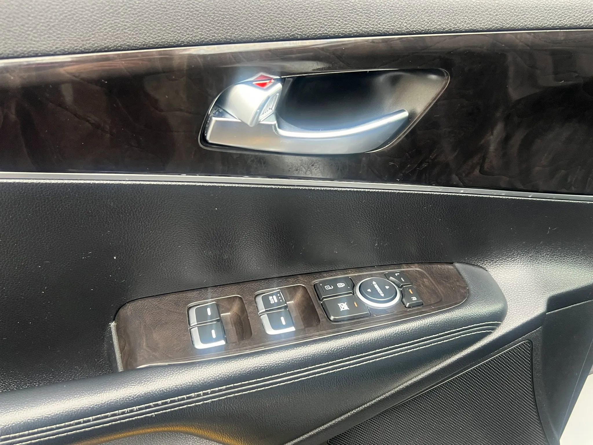 Used 2018 Kia Sorento LX image 14