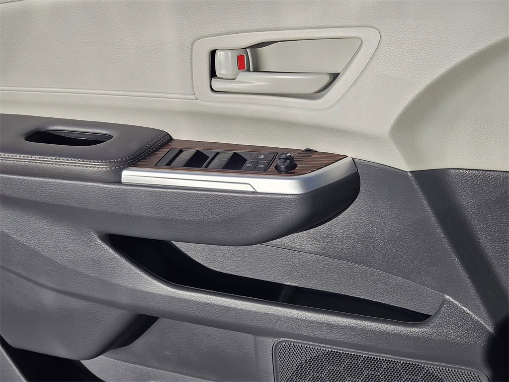 Used 2024 Toyota Sienna LE image 22