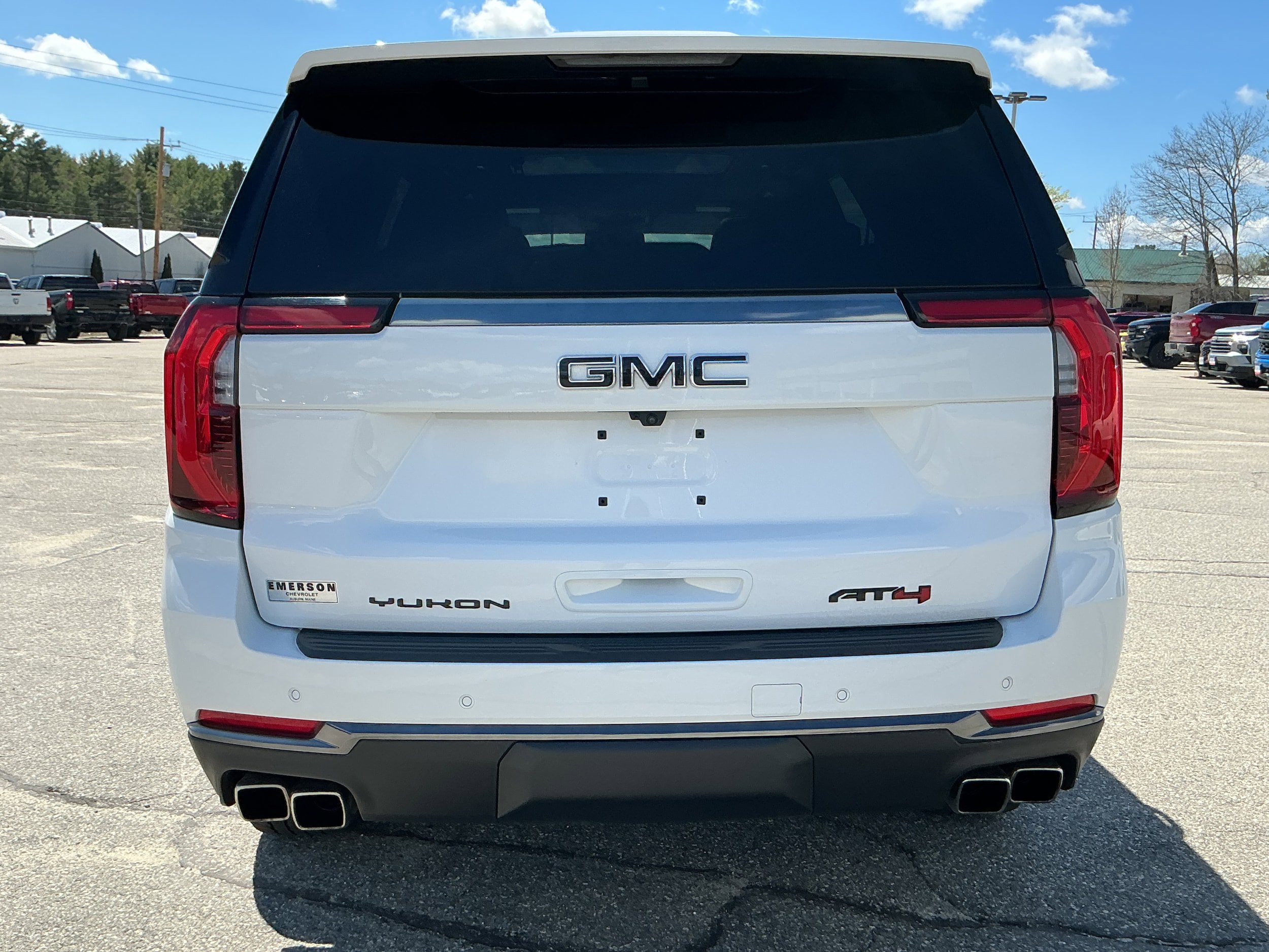 Used 2025 GMC Yukon AT4 AWD/4WD image 3