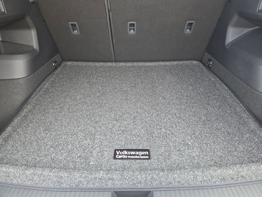 New 2026 Volkswagen Tiguan SE R-Line image 25