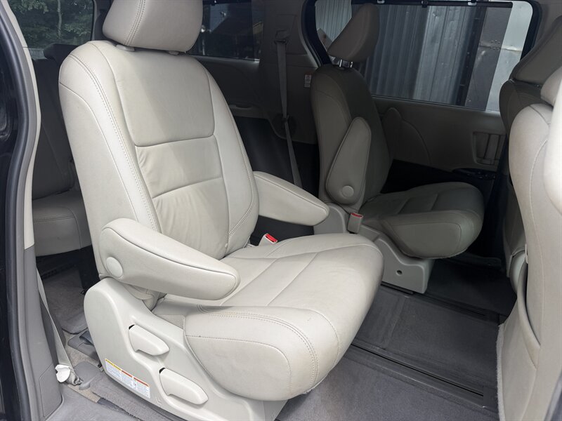 Used 2015 Toyota Sienna XLE w/ XLE Navigation Package AWD/4WD image 58