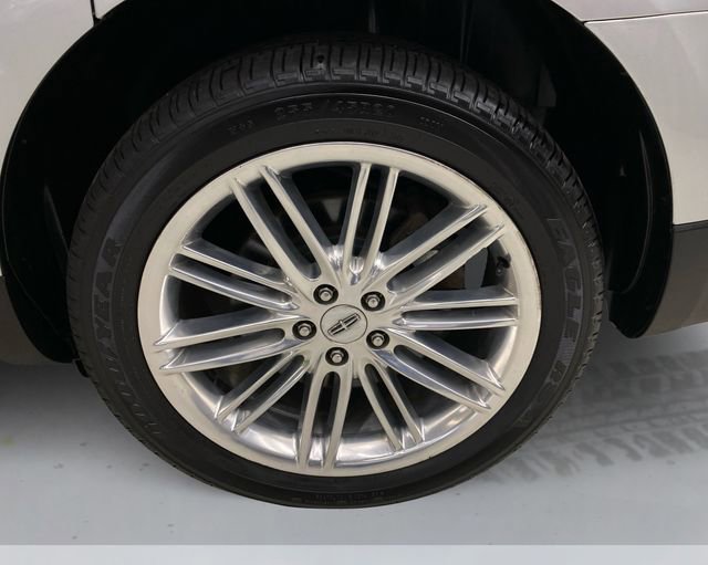 Used 2019 Lincoln MKT AWD image 18