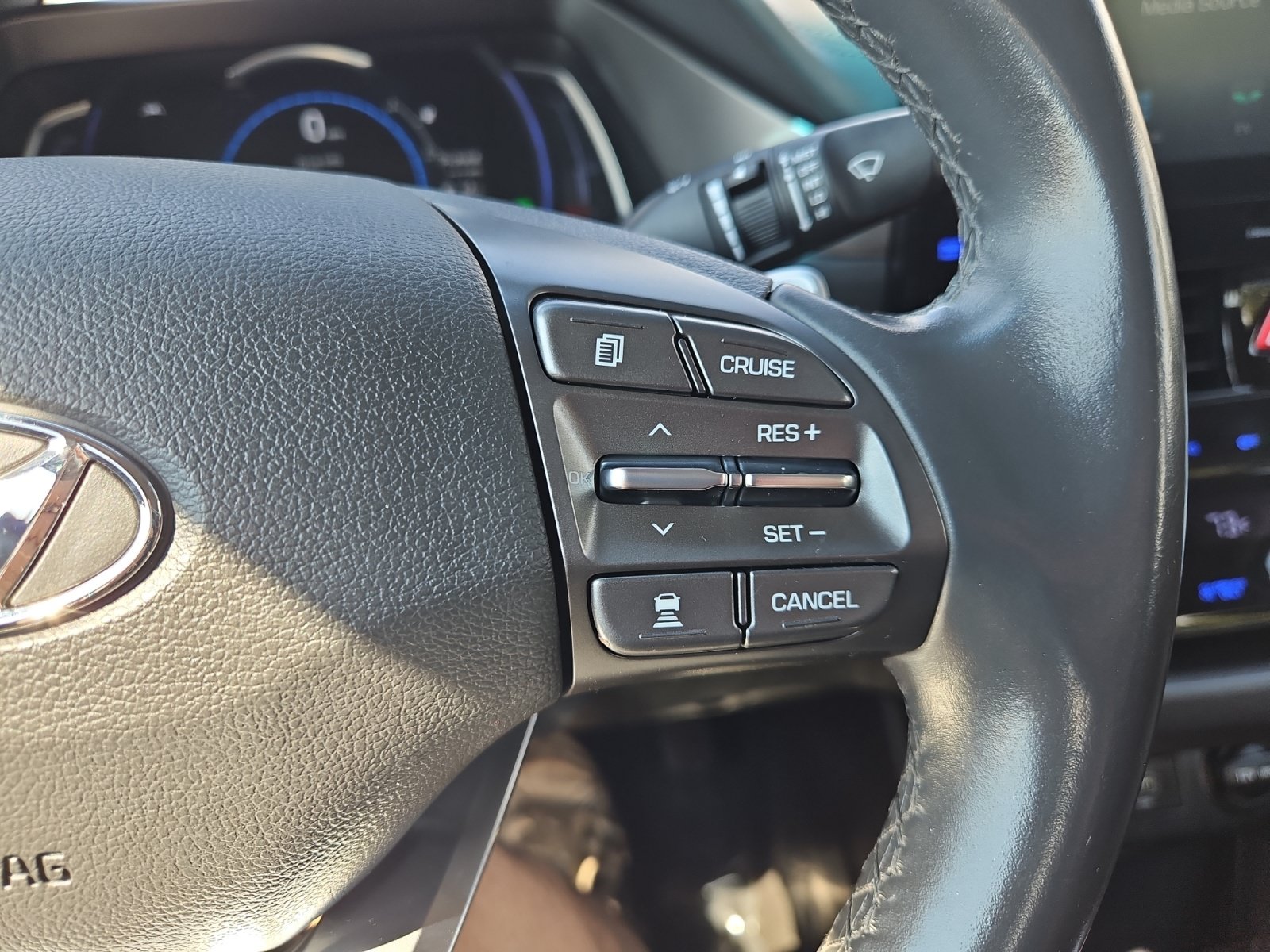 Used 2020 Hyundai Ioniq SE FWD image 24