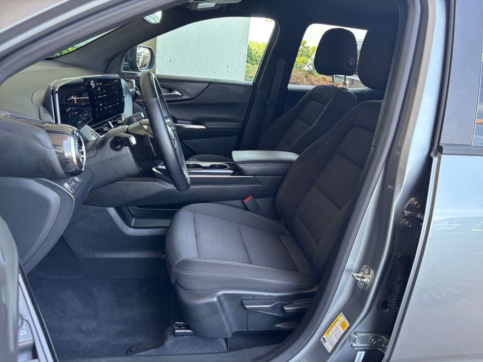 Used 2025 Chevrolet Equinox LT FWD image 37