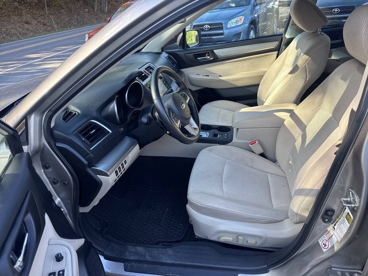 Used 2017 Subaru Outback 2.5i Premium AWD/4WD image 13