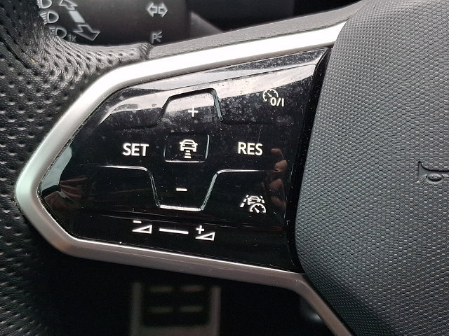 Certified 2023 Volkswagen Tiguan SE R-Line AWD/4WD image 21