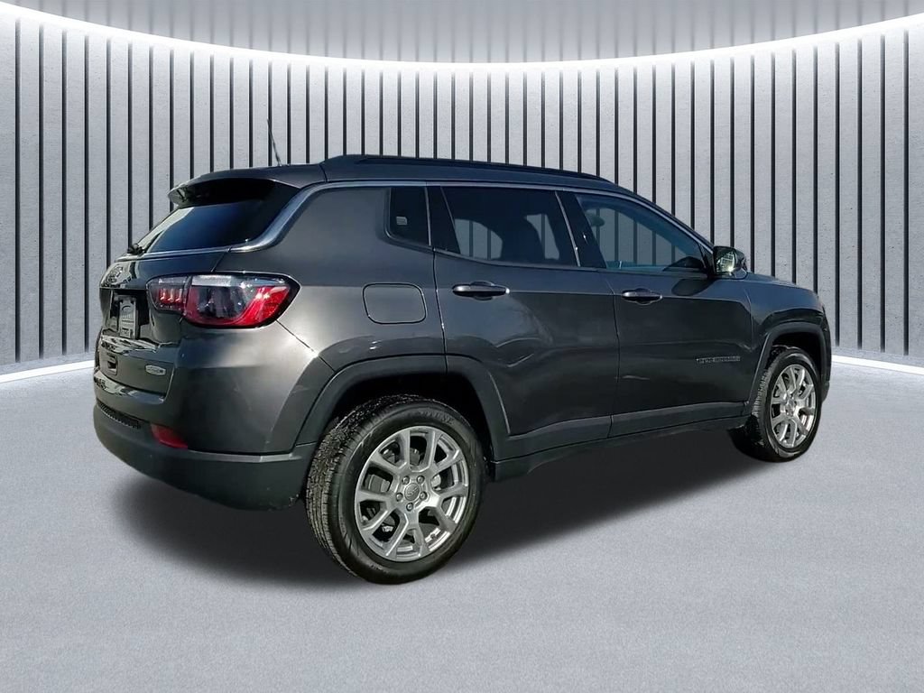 Used 2023 Jeep Compass Latitude AWD/4WD image 8