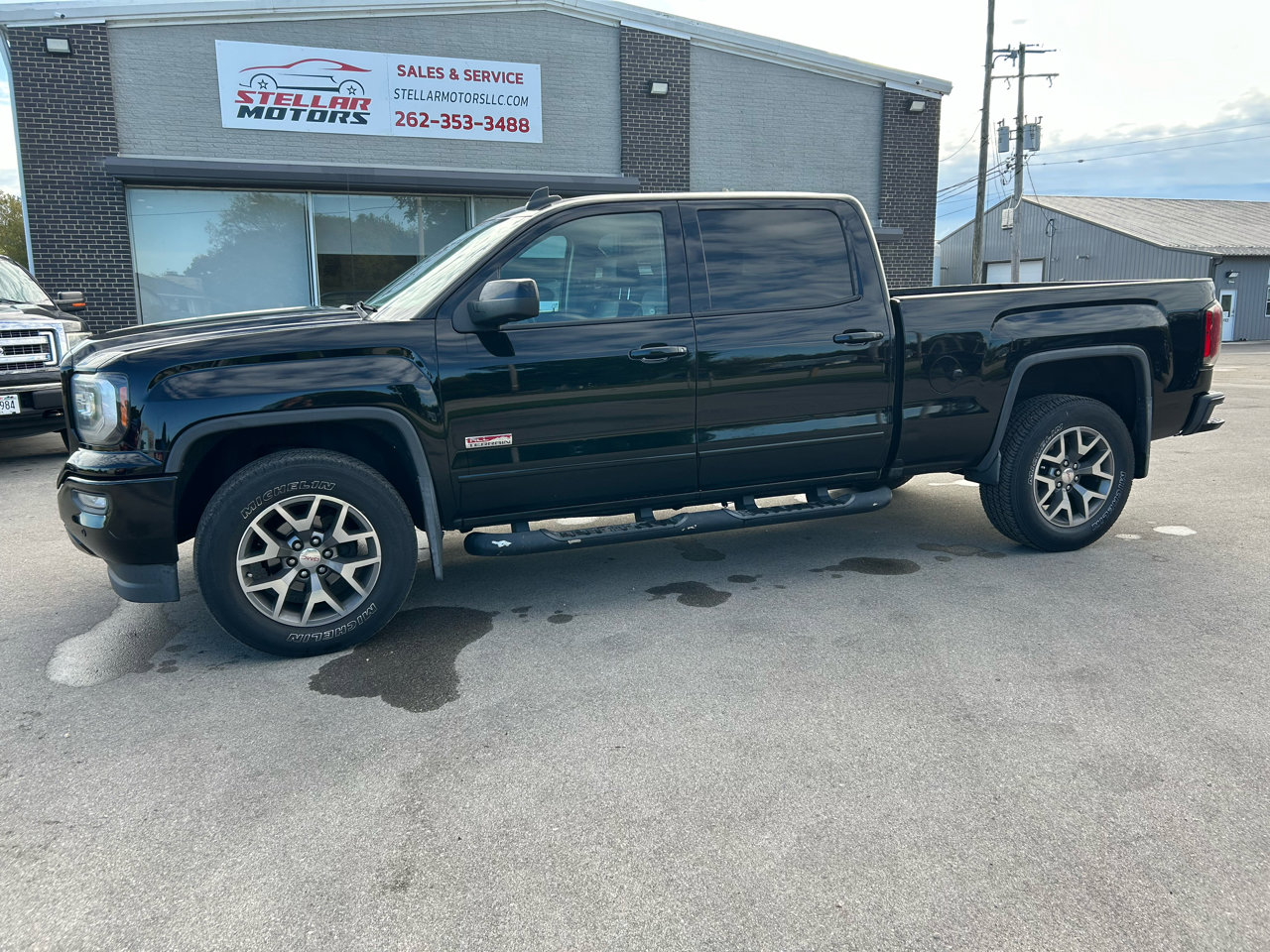Used 2017 GMC Sierra 1500 SLT image 2
