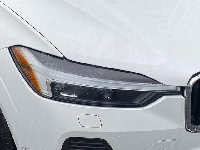 Used 2022 Volvo XC60 B5 Momentum image 4