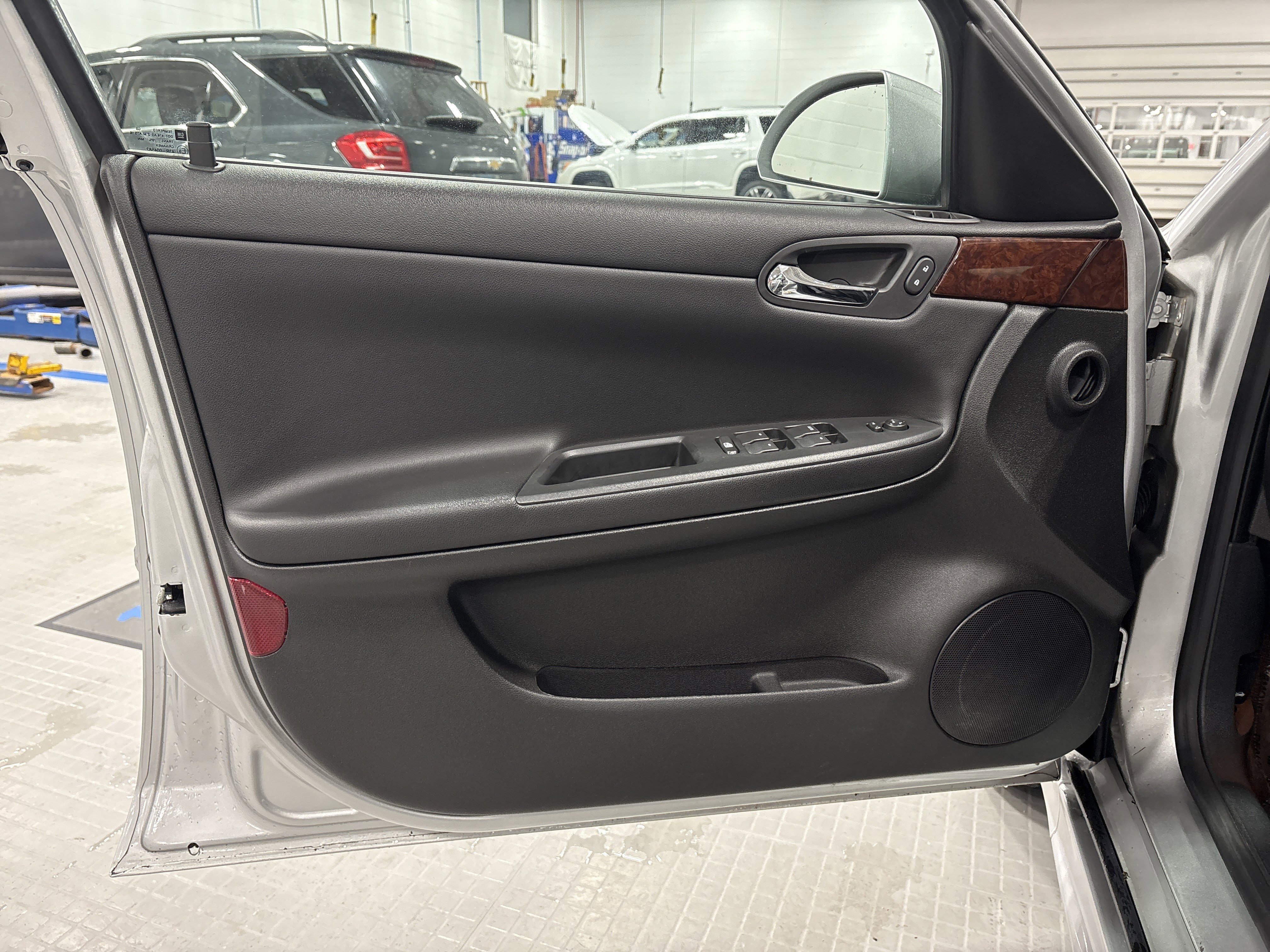 Used 2011 Chevrolet Impala LS image 10