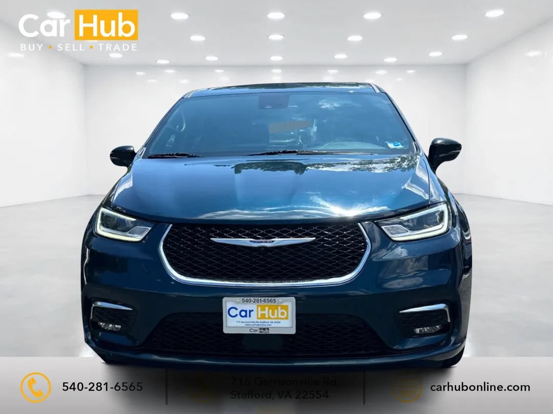 Used 2025 Chrysler Pacifica Select FWD image 2