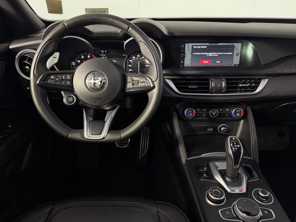 Used 2022 Alfa Romeo Stelvio Sprint image 12