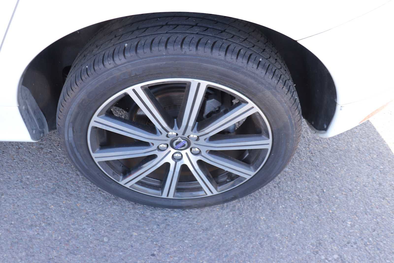 Used 2016 Volvo XC60 T5 Platinum w/ Climate Package AWD/4WD image 9