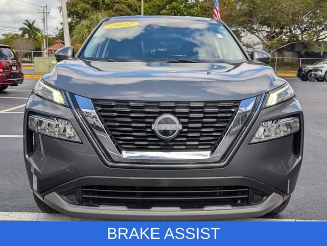 Used 2022 Nissan Rogue SV image 2