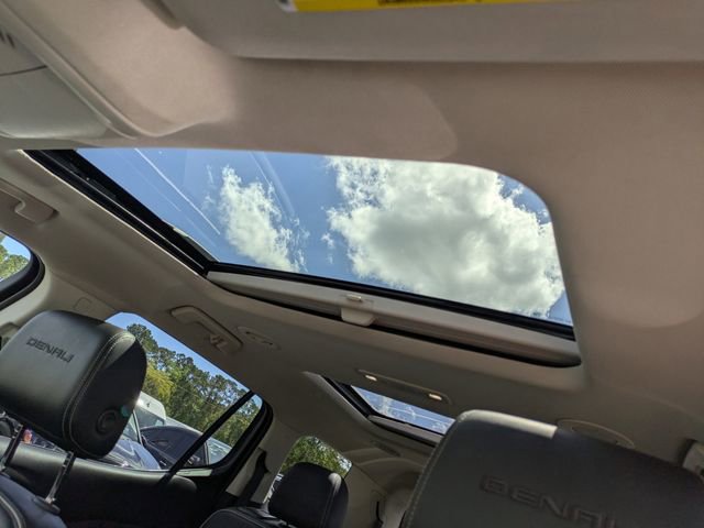 Used 2023 GMC Acadia Denali w/ Denali Ultimate Package image 24