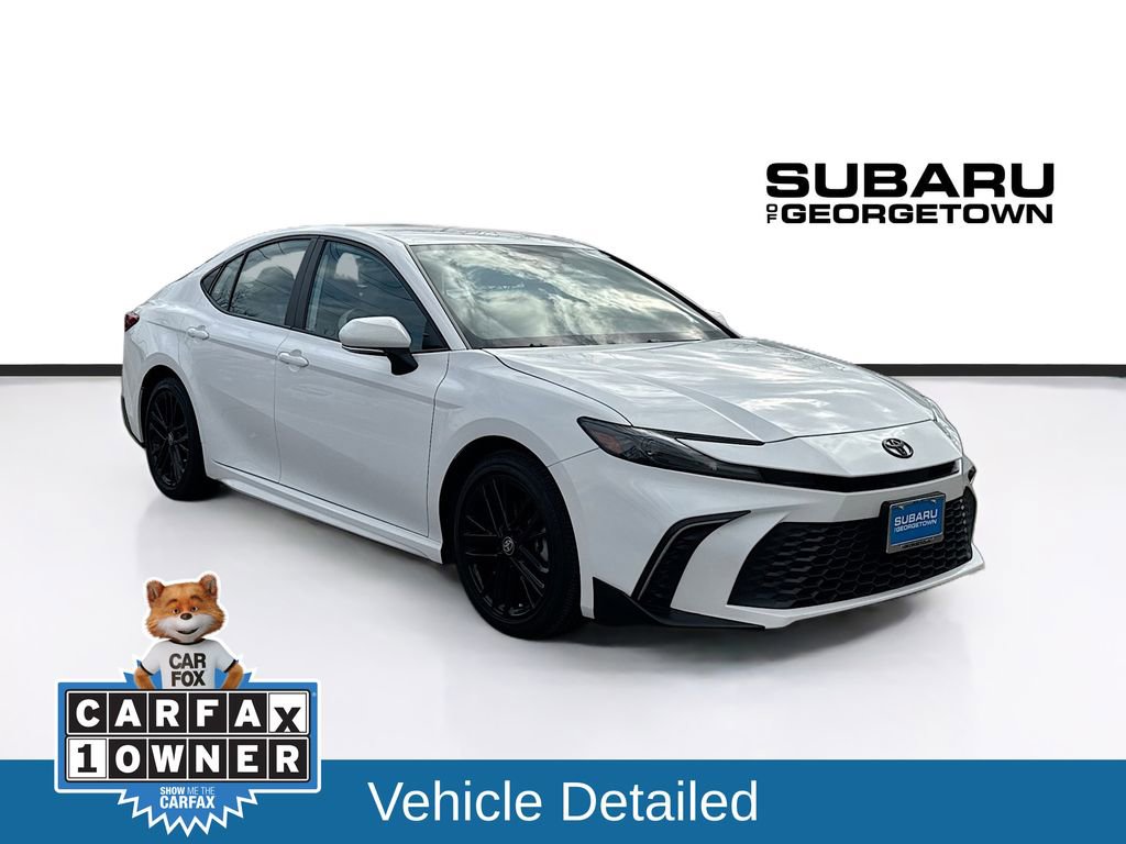 Used 2025 Toyota Camry SE image 1