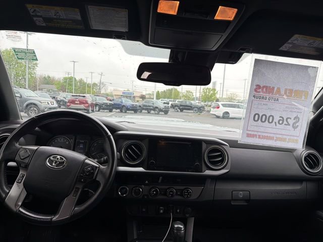 Used 2018 Toyota Tacoma TRD Sport AWD/4WD image 14