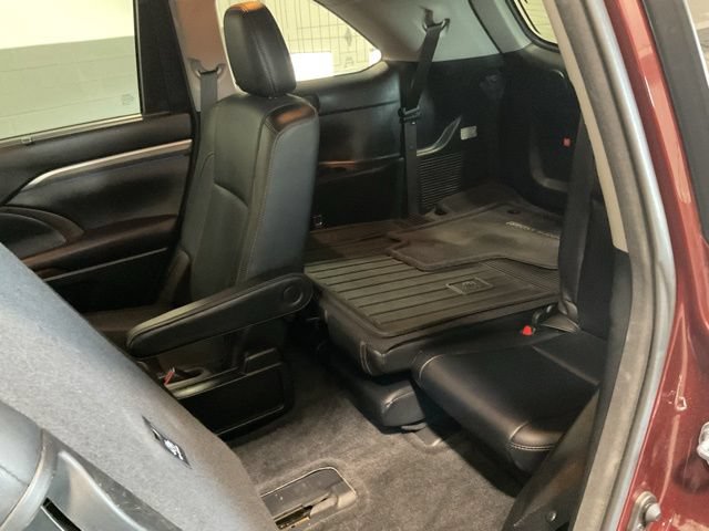 Used 2017 Toyota Highlander Limited AWD/4WD image 19