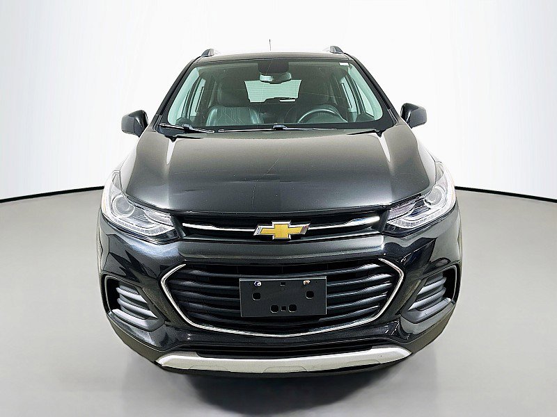 Used 2020 Chevrolet Trax LT w/ LT Convenience Package image 2