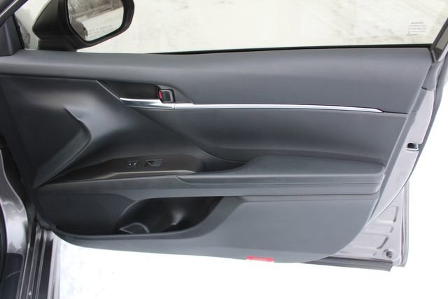 Used 2023 Toyota Camry SE image 11