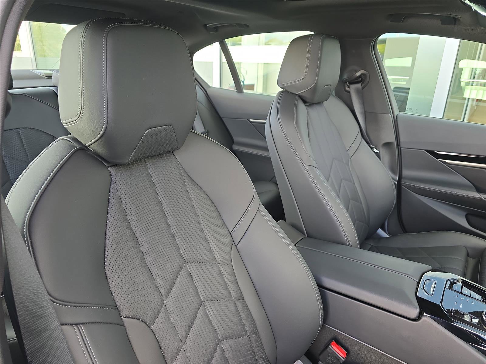 Certified 2025 BMW 530i w/ M Sport Package image 23