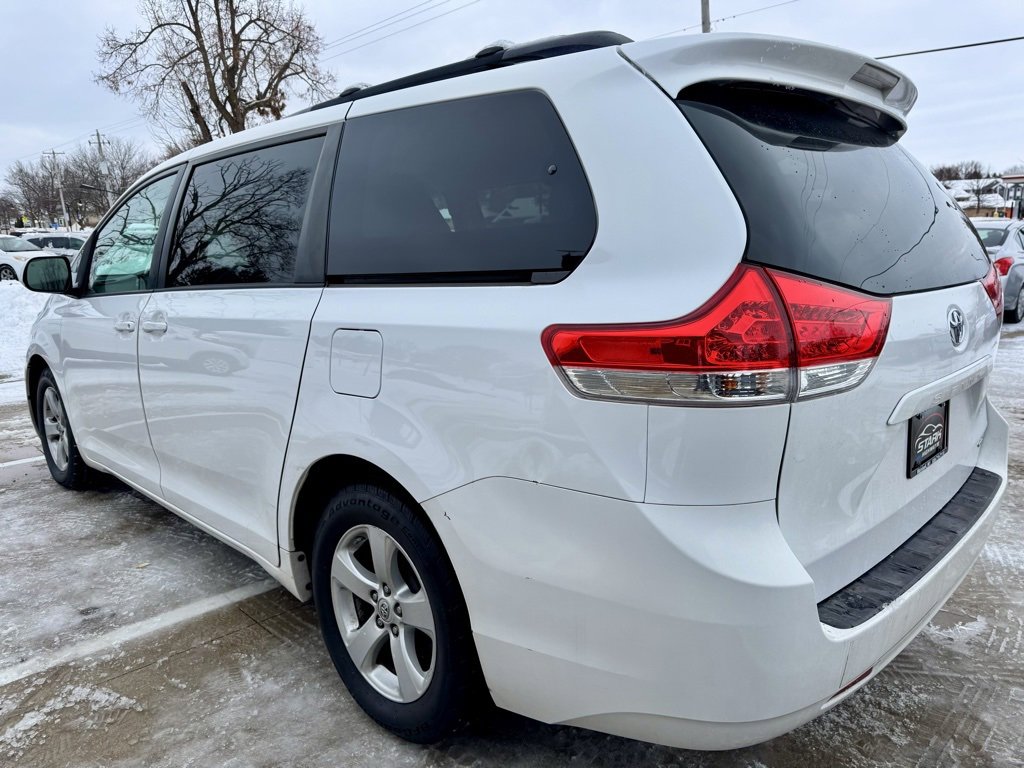 Used 2014 Toyota Sienna LE image 5