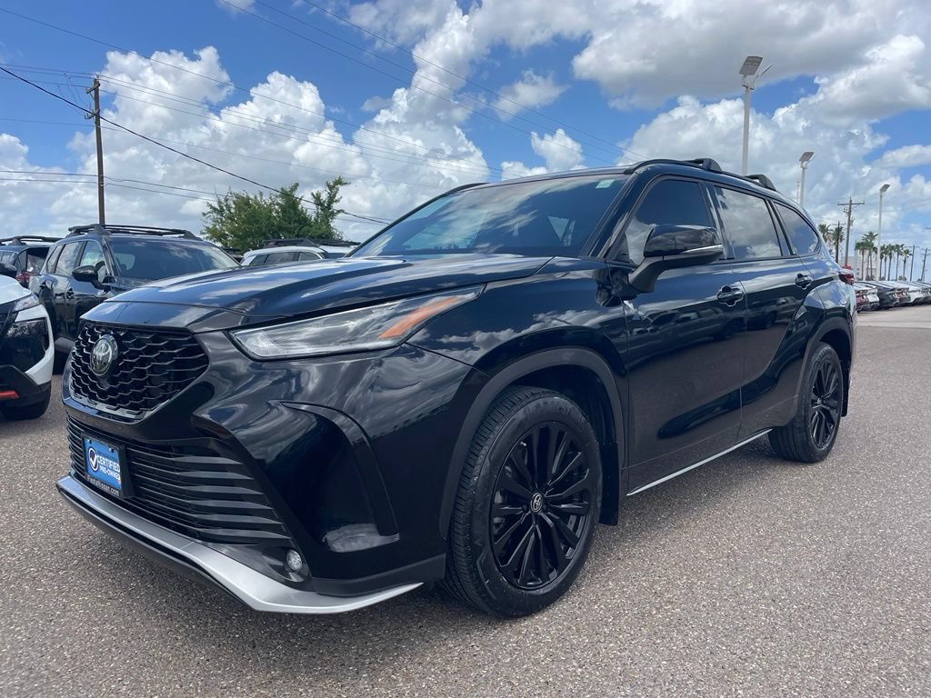 Used 2023 Toyota Highlander XSE FWD image 3