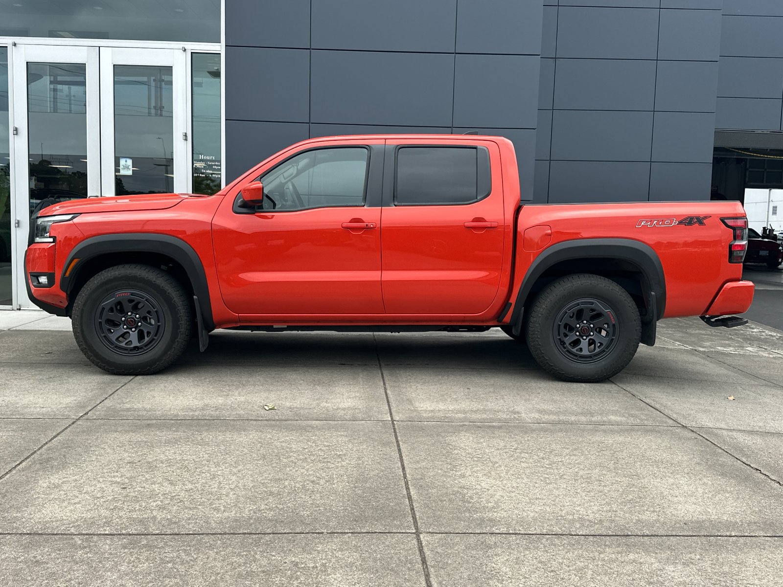 Used 2025 Nissan Frontier PRO-4X w/ Interior Protection Package AWD/4WD image 7