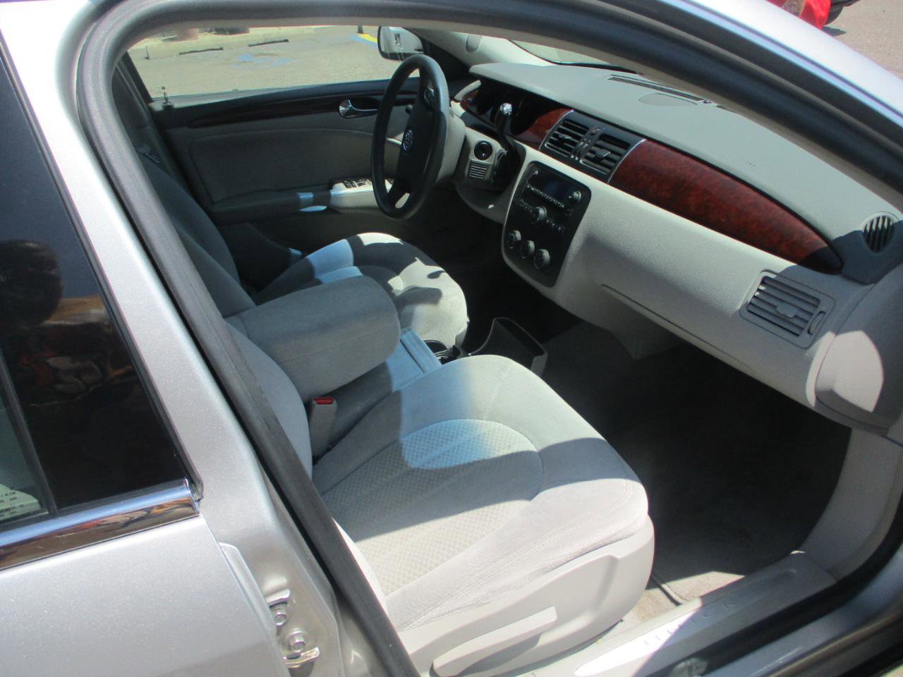 Used 2006 Buick Lucerne CX w/ Entertainment Package FWD image 7