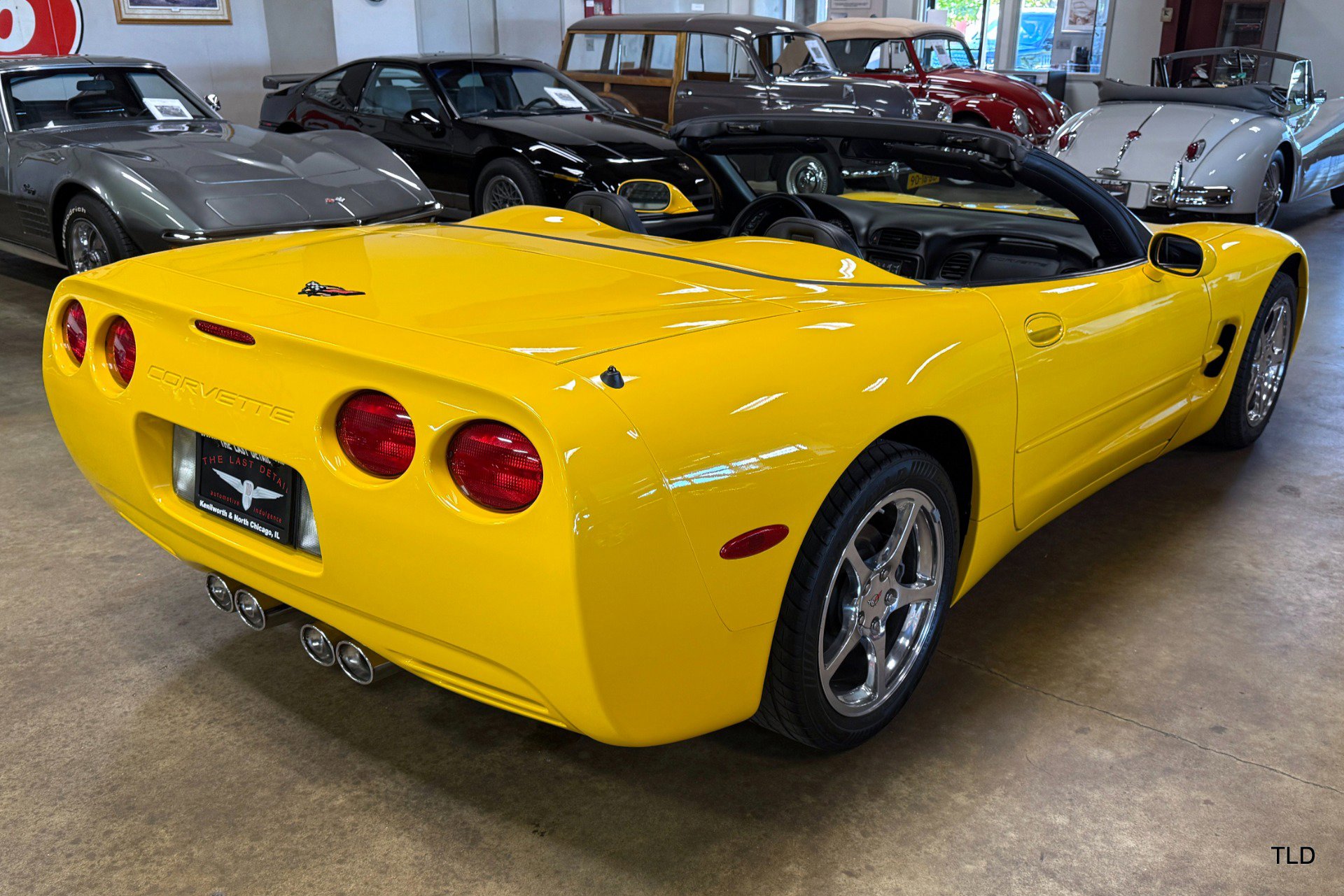 Used 2002 Chevrolet Corvette w/ Preferred Equipment Group2 image 18