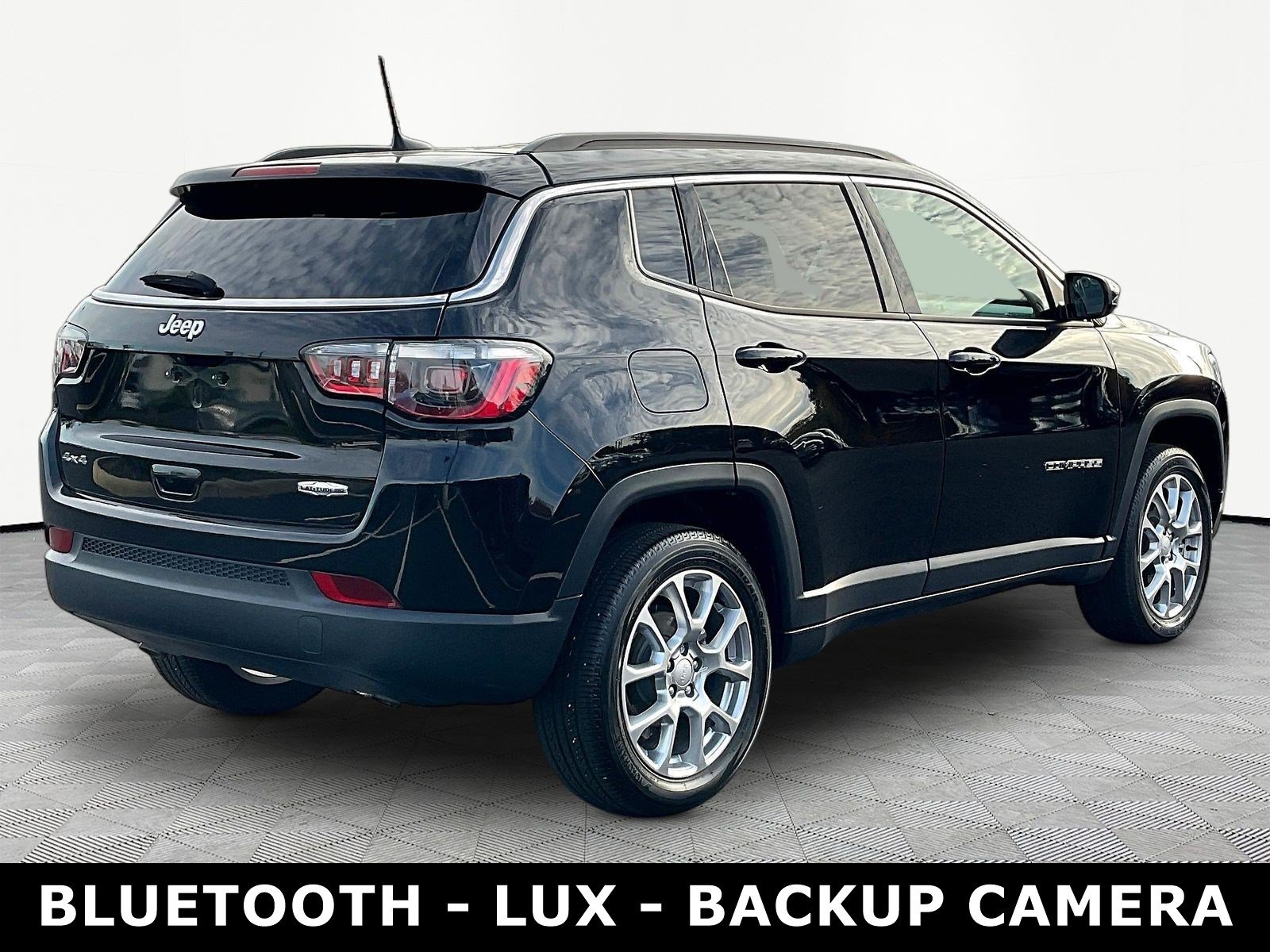 Used 2024 Jeep Compass Latitude AWD/4WD image 6
