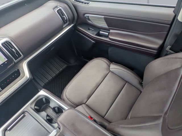 Used 2025 Ford Expedition Max Platinum w/ Platinum Ultimate Package AWD/4WD image 18