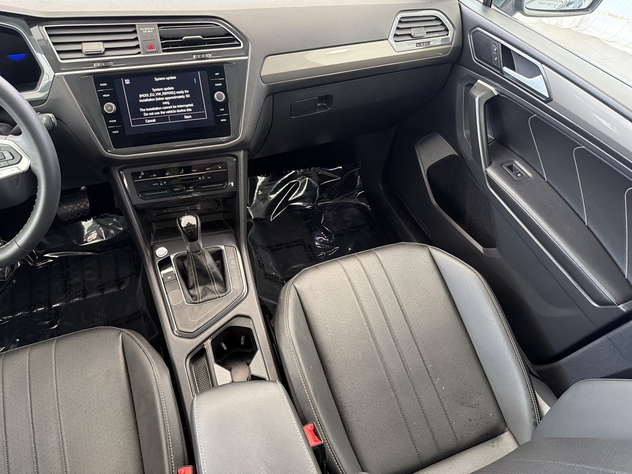 Certified 2024 Volkswagen Tiguan SE w/ Panoramic Sunroof Package FWD image 15