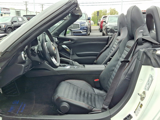 Used 2020 FIAT 124 Spider Abarth w/ Convenience Group RWD image 12