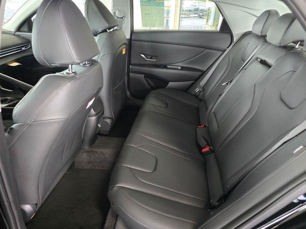 New 2026 Hyundai Elantra Limited FWD image 34