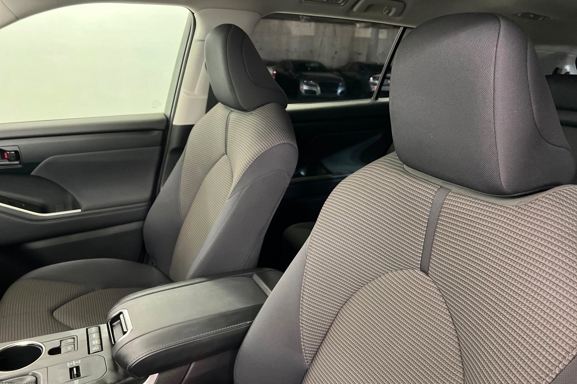 Used 2022 Toyota Highlander LE image 17