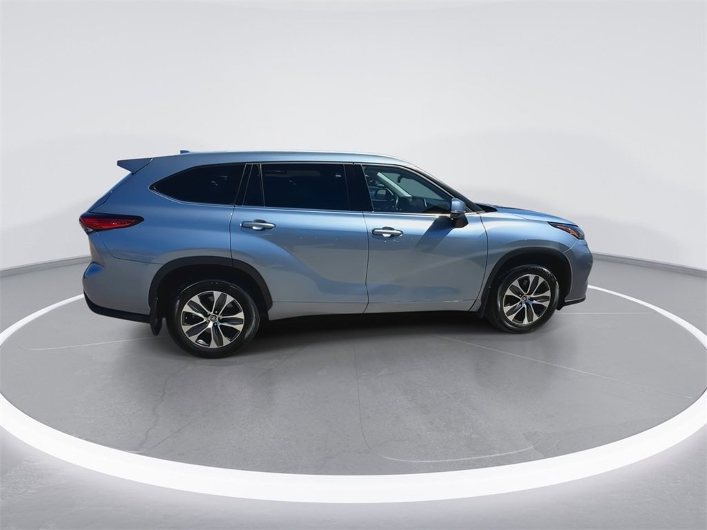 Used 2022 Toyota Highlander XLE image 12