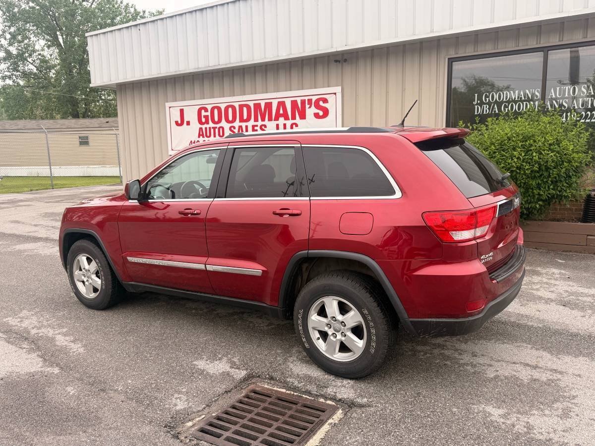 Used 2012 Jeep Grand Cherokee Laredo w/ Laredo E Group AWD/4WD image 1